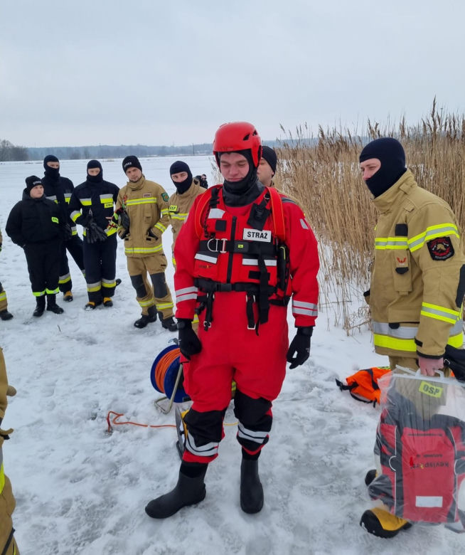 Ćwiczenia strażaków odbyły się tradycyjnie nad zalewem nad Muchawką w Siedlcach