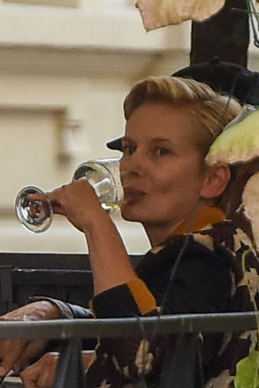 Magdalena Cielecka pije i jedzie