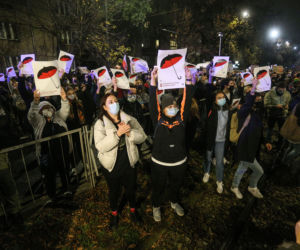 Nocne protesty pod domem Jarosława Kaczyńskiego