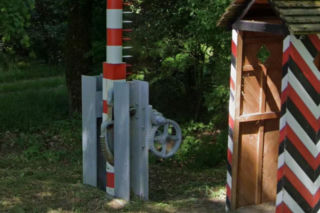 To jedyny taki szlaban w Polsce! Pamięta 1939 rok i skrywa mroczną tajemnicę