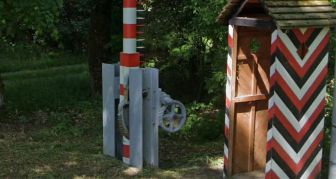 To jedyny taki szlaban w Polsce! Pamięta 1939 rok i skrywa mroczną tajemnicę