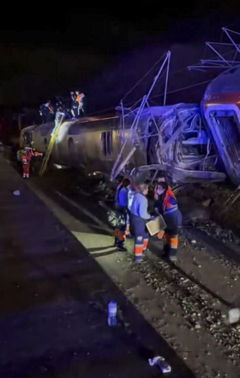 Tragedia na kolei. Pociągi wypadły z torów, nie żyją co najmniej 2 osoby