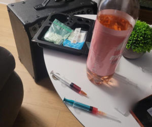 Policja rozbiła grupę handlującą lekami opioidowymi. Cztery młode kobiety nie żyją. Wśród zatrzymanych jest lekarz