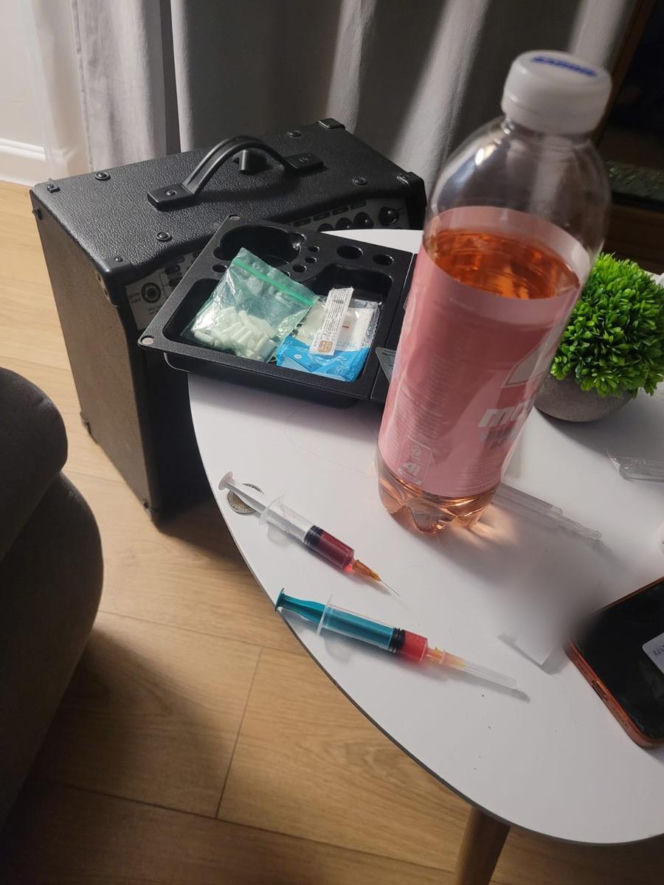 Policja rozbiła grupę handlującą lekami opioidowymi. Cztery młode kobiety nie żyją. Wśród zatrzymanych jest lekarz