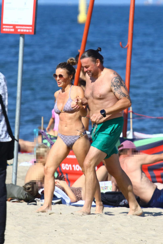 Edyta Herbuś na plaży