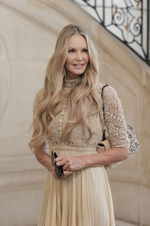  Elle Macpherson coraz bardziej seksowna! 58-latkę rozgrzewa romans z bratem prezydenta?