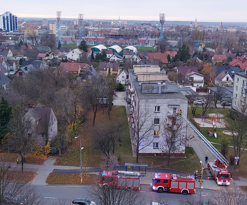 Opole: Strażacy wezwani na Chabry! Sprawdzali jedno z mieszkań [ZDJĘCIA]