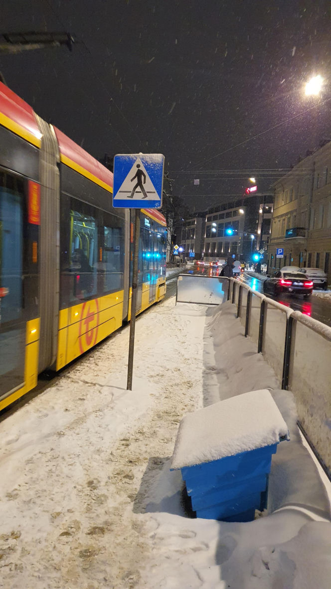 Zimowe utrudnienia w Warszawie