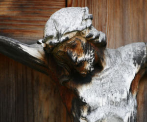 Tego nigdy nie rób w Wielki Piątek. W katolicyzmie to brak szacunku wobec męki Chrystusa, Zakazana czynność przed Wielkanocą