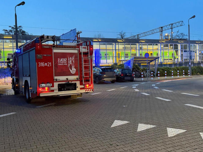 Młody mężczyzna wtargnął na tory, 21-latek nie żyje. Pociągi opóźnione nawet godzinę