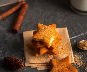 Łatwiejsze niż pierniczki. Te korzenne ciasteczka to świąteczny hit, który zawsze się udaje