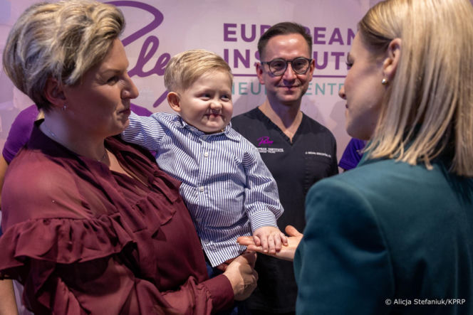 Marta Nawrocka w zieleni