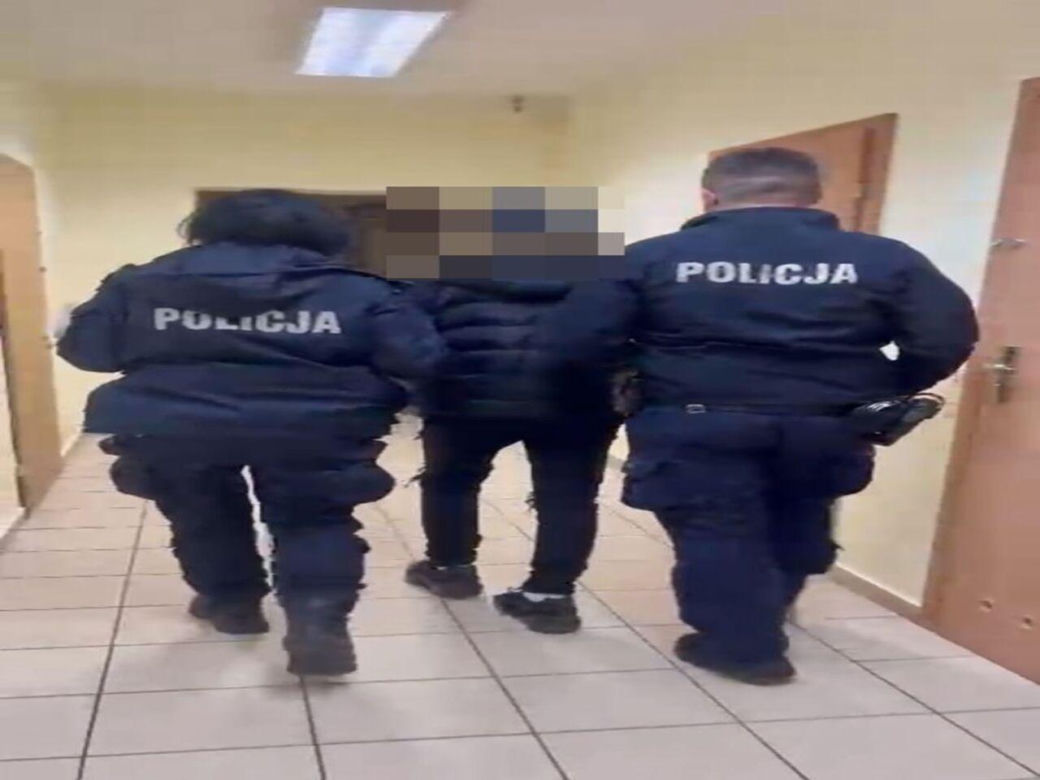 Horror w Ostrowie. Nastolatkowie pobili 13-letnią koleżankę w lesie i spryskali gazem. Potem upokorzyli