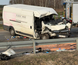 Wypadek na S17. Dwie osoby w szpitalu, jedna zginęła