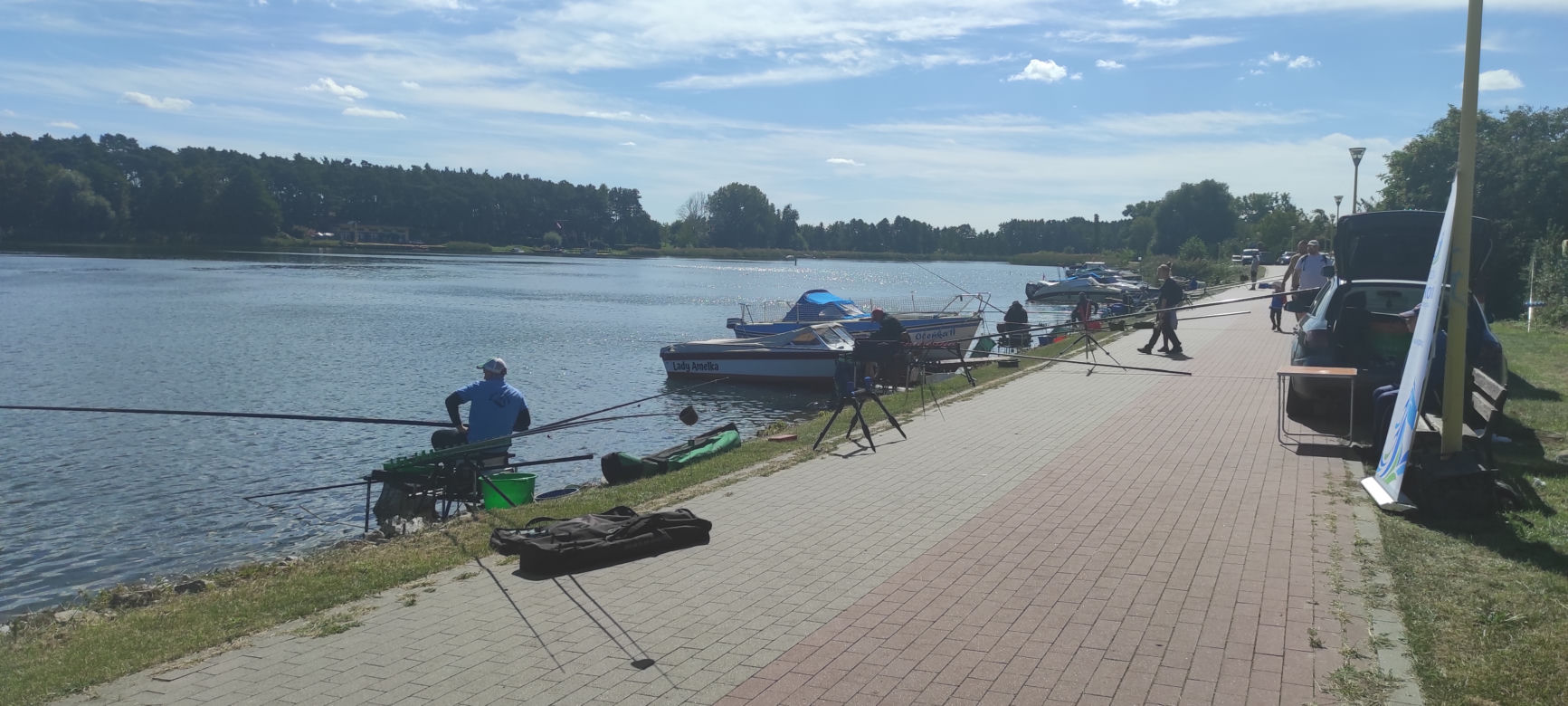 Zawody wędkarskie nad Jeziorem Ślesińskim