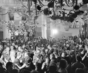 Sylwester w Warszawie sprzed lat. Tak stolica witała dawniej Nowy Rok