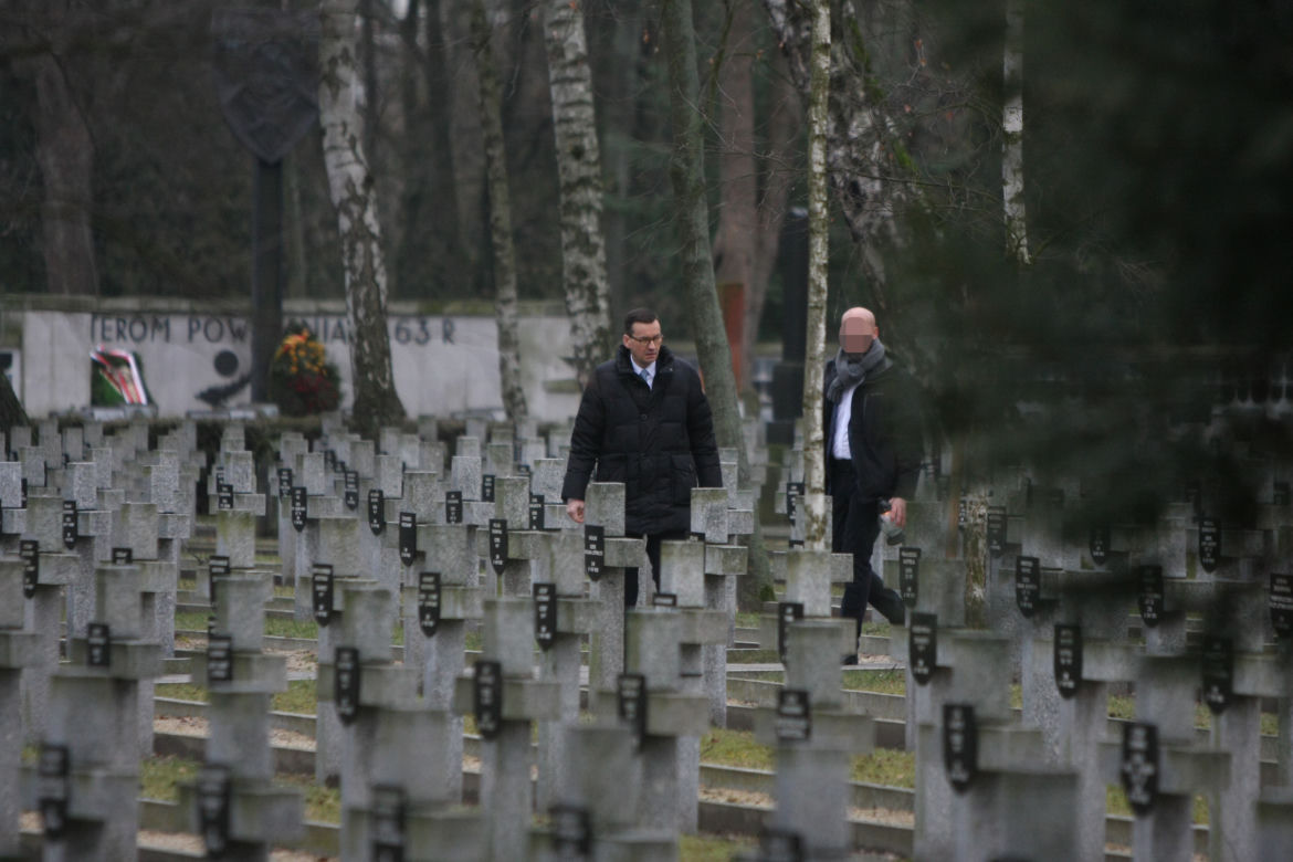 Premier modlił się przy grobie ojca