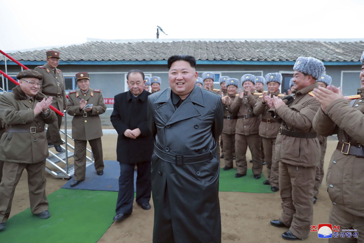 Kim Dzong Un dalej chudnie! Nie poznasz go na tym zdjęciu