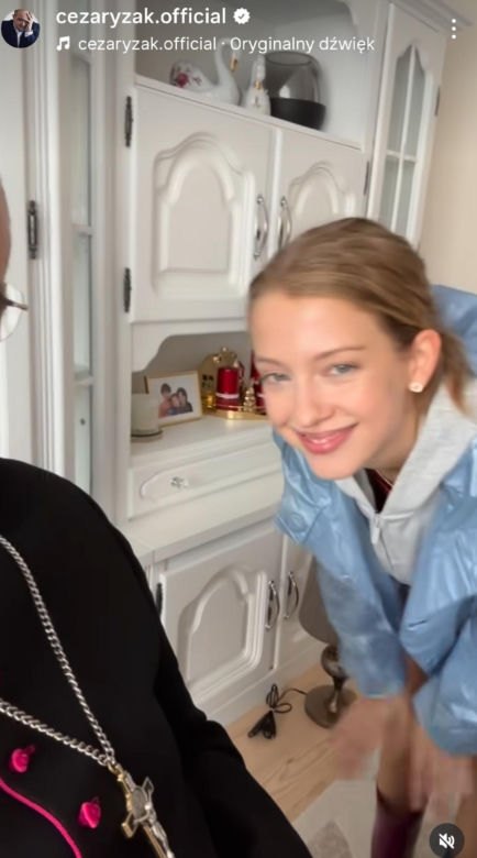 Ranczo nowy sezon 11 . Biskup Piotr Kozioł (Cezary Żak), dorosła Dorotka (Karolina Ludwniak)