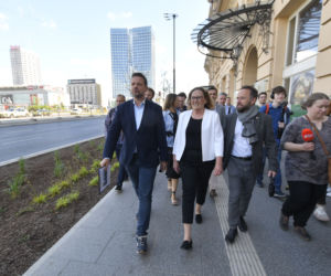 Spacer z Trzaskowskim po centrum Warszawy, Rewolucja na rondzie Dmowskiego się dokonała