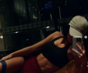 Roksana Węgiel-Mglej rozciąga się w Dubaju