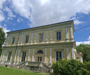 Rezydencja nie powstała bowiem jako zwykły dom mieszkalny. Miała być gigantycznym skarbcem dla Biblioteki Ordynacji Myszkowskiej