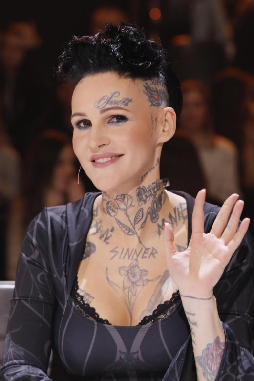 Chylińska nieźle się zmieniła. Duże usta i gładka twarz. Poznajecie ją jeszcze?