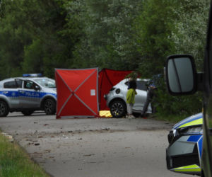 29-latek roztrzaskał się na drzewie. Młody kierowca nie miał szans
