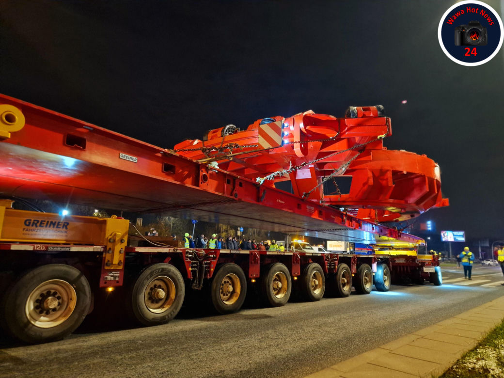 Gigantyczna tarcza w nocy przejechała przez Warszawę. Tak wyglądaj jej transport!