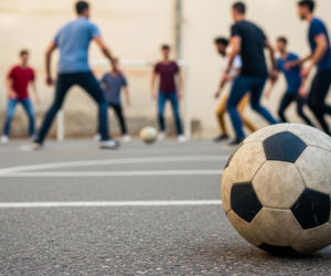 Uzależnienie i piłka. Jak jeden element może odmienić młode życia w Pile?