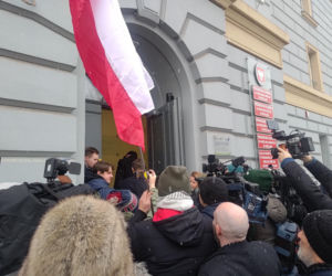 Grzegorz Braun pojawił się w prokuraturze. Nie otrzymał żadnych zarzutów