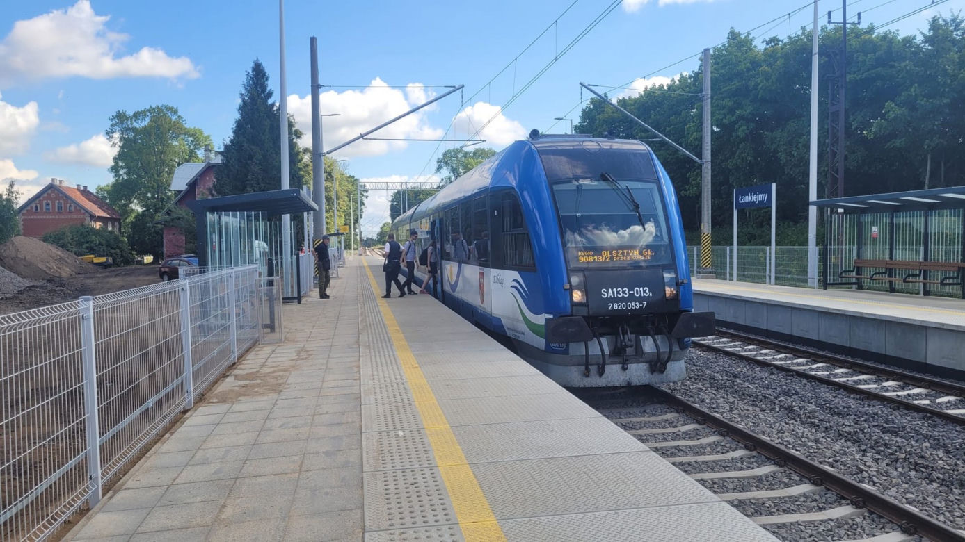 Trwają prace na stacji Olsztyn Główny. Pasażerowie korzystają już z przebudowanych peronów