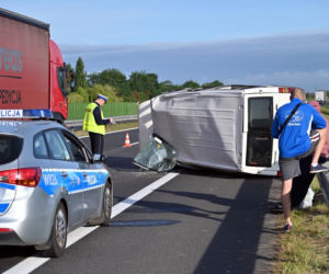 Dachowanie busa na obwodnicy Stargardu. Są ranni!