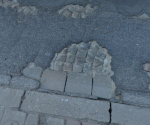 Wstyd! Takie dziurawe ulice w centrum Warszawy