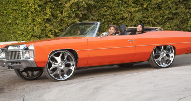 Chris Brown i Chevrolet Impala Convertible