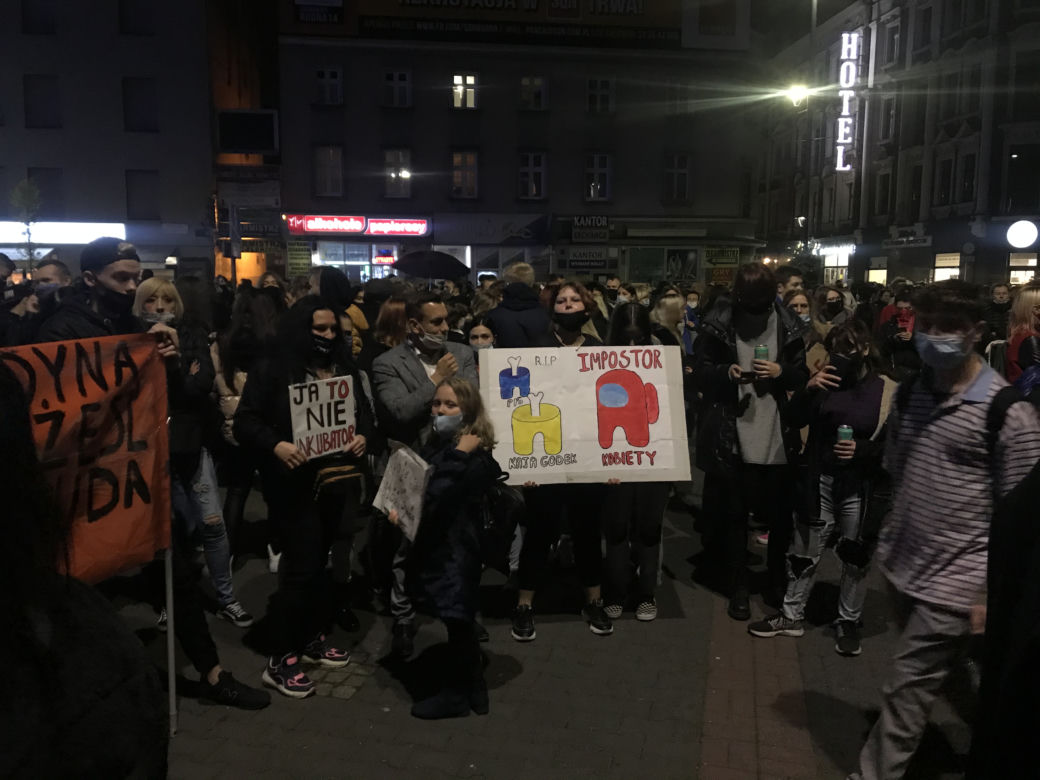Strajk kobiet w Sosnowcu. Tłumy na ulicach! Wsparcie karetek, medyków i taksówkarzy