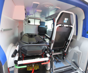 Szpital w Lesznie ma nową karetkę transportową. Zastąpi inną, wysłużoną