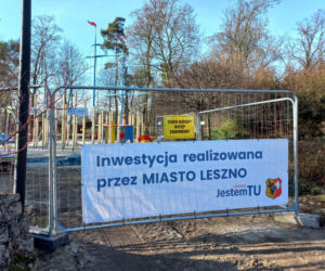 Statek w naprawie, pająk już jest. Trwa modernizacja placu zabaw w Parku Tysiąclecia w Lesznie