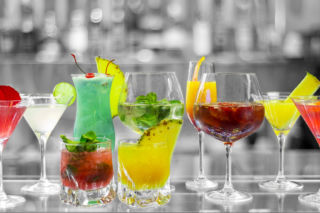 Proste przepisy na efektowne drinki z alkoholem