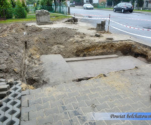 Łódzkie. Podczas budowy znaleziono pomnik Piłsudskiego! Pod ziemią przeleżał 80 lat! [FOTO]