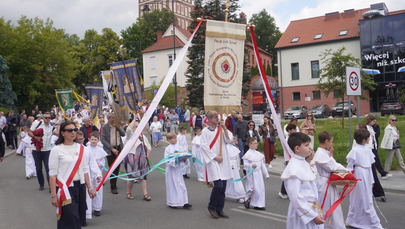 Boże Ciało 2025. Tysiące osób uczestniczyło w olsztyńskich procesjach