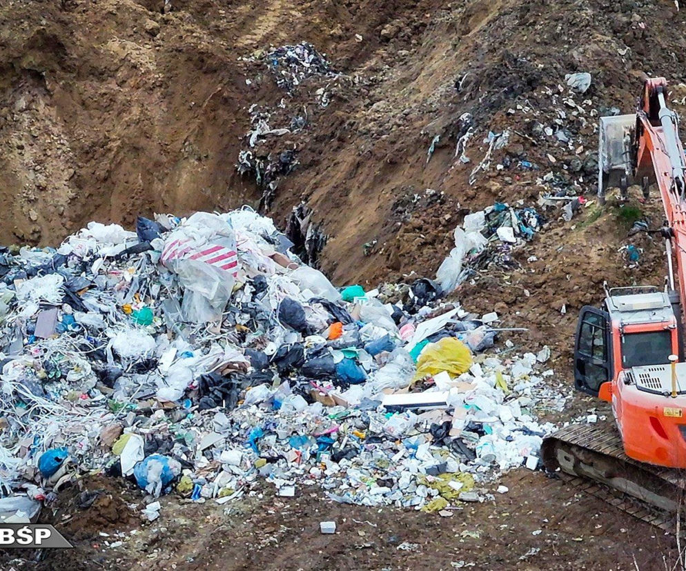 CBŚP rozbiło gang śmieciowy. Miliony ton toksycznych odpadów zakopanych obok S6!