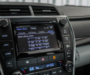 Toyota Camry 2015 w nowym odważnym stylu