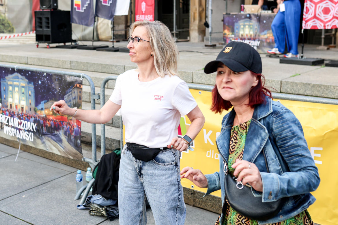 Potańcówka przed Teatrem Śląskim w Katowicach 