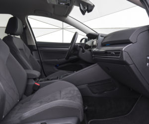 Mazda 3 Skyactiv-G 150 KM MT6 & Volkswagen Golf 8 1.5 eTSI 150 KM DSG7