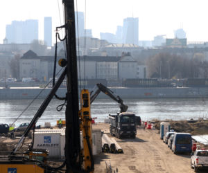 Wielka palownica zaczęła pracę nad nowym mostem na Wiśle