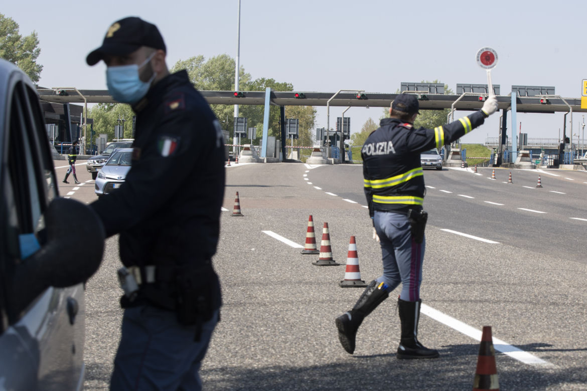 Włoska mafia wychodzi z więzienia przez koronawirusa