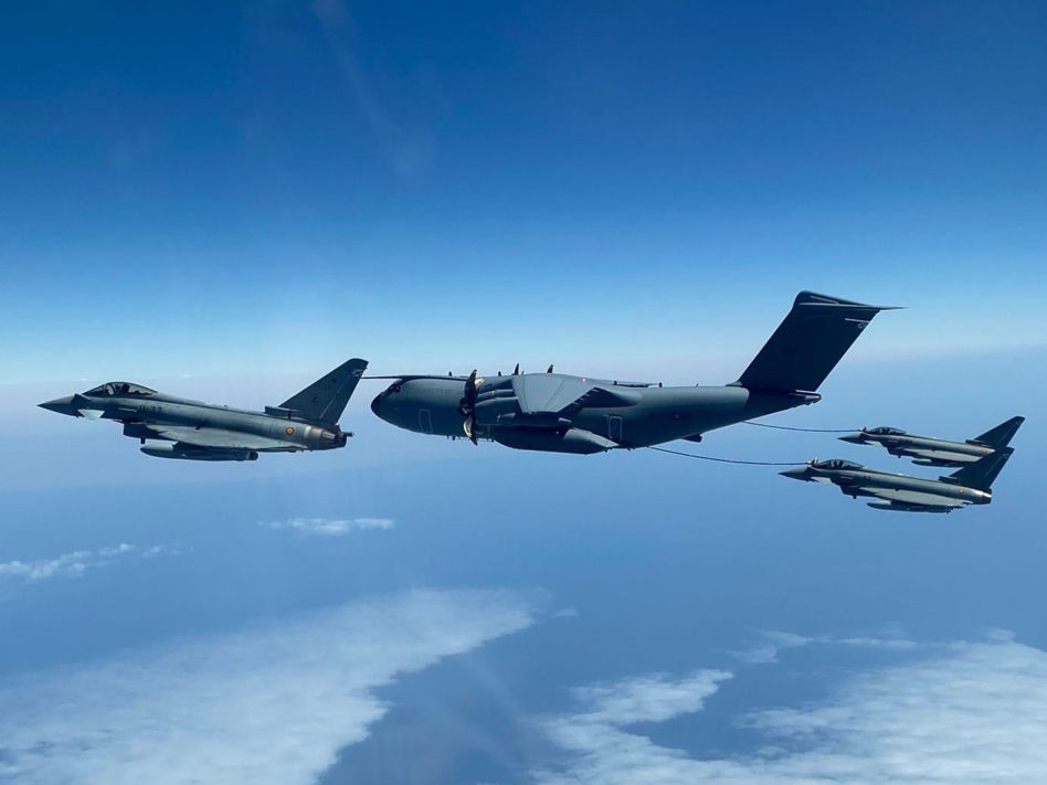 Tankowanie Eurofighterów przez A400M nad Bałtykiem 