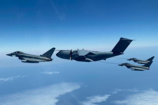 Tankowanie Eurofighterów przez A400M nad Bałtykiem 