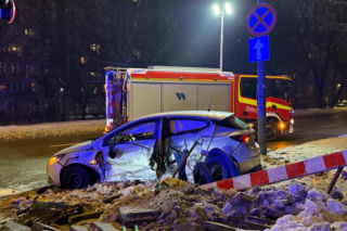 Stłuczka z nieoznakowanym radiowozem w Warszawie. Potężna utrudnienia